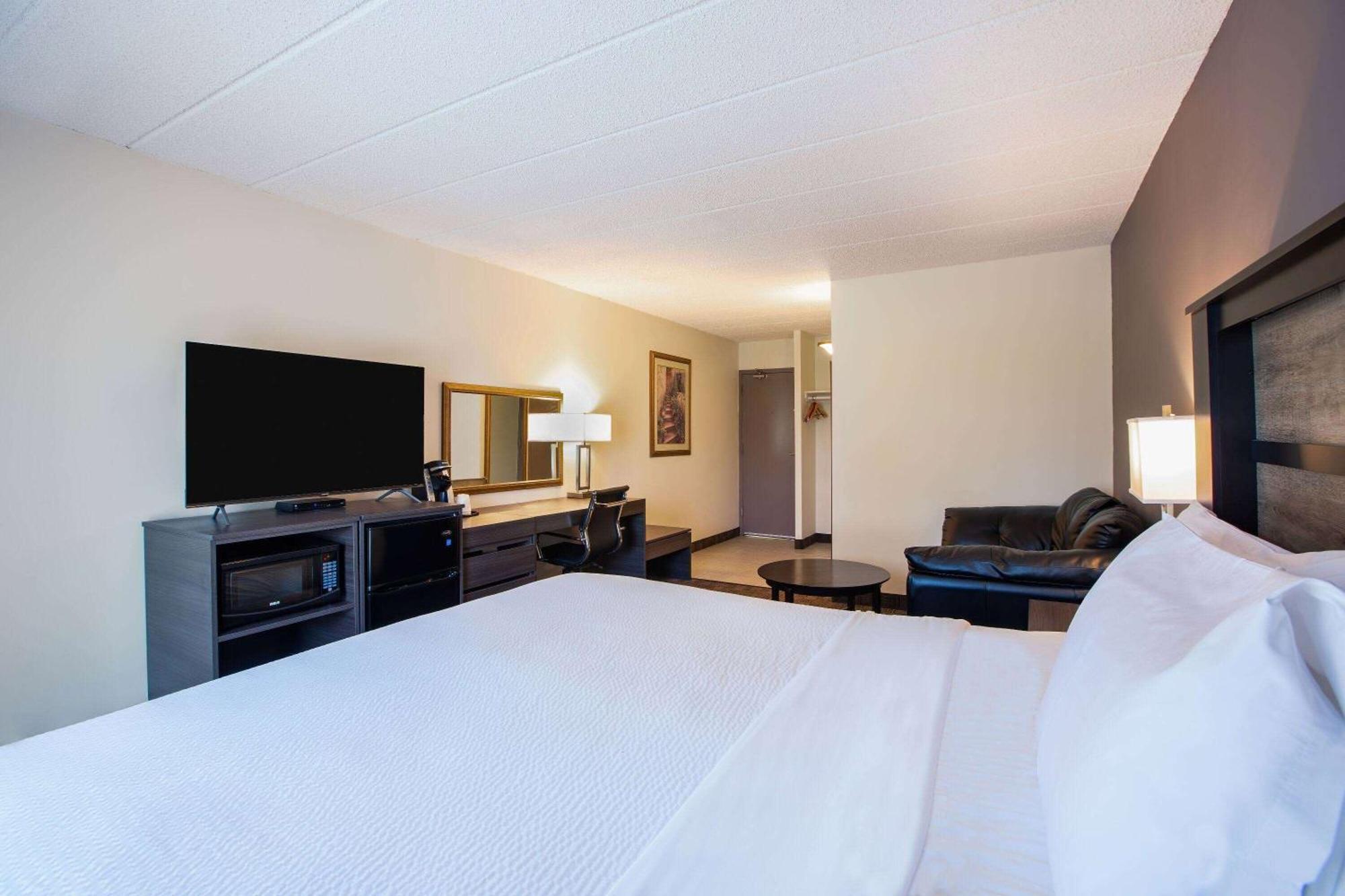 Hotel Days By Wyndham & Conference Centre 3*